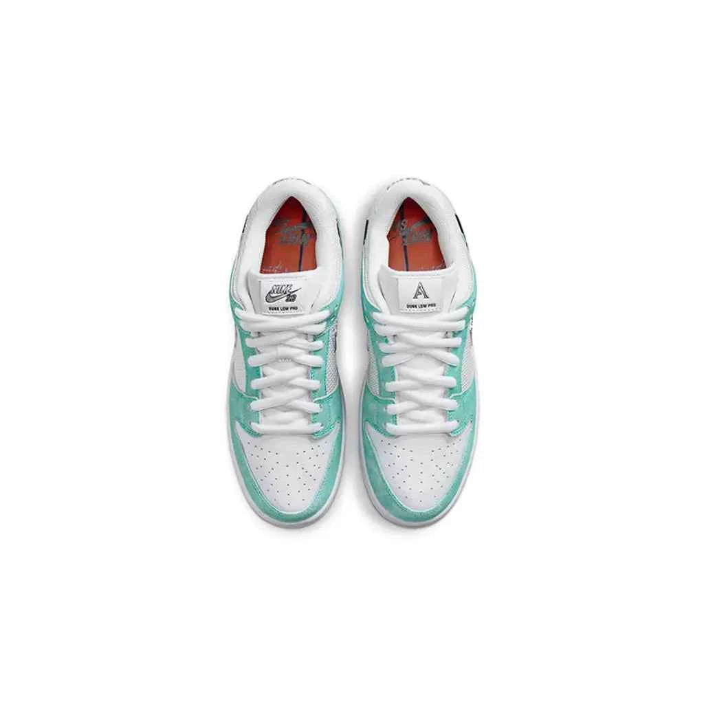 Nike SB Dunk Low OG ‘April'